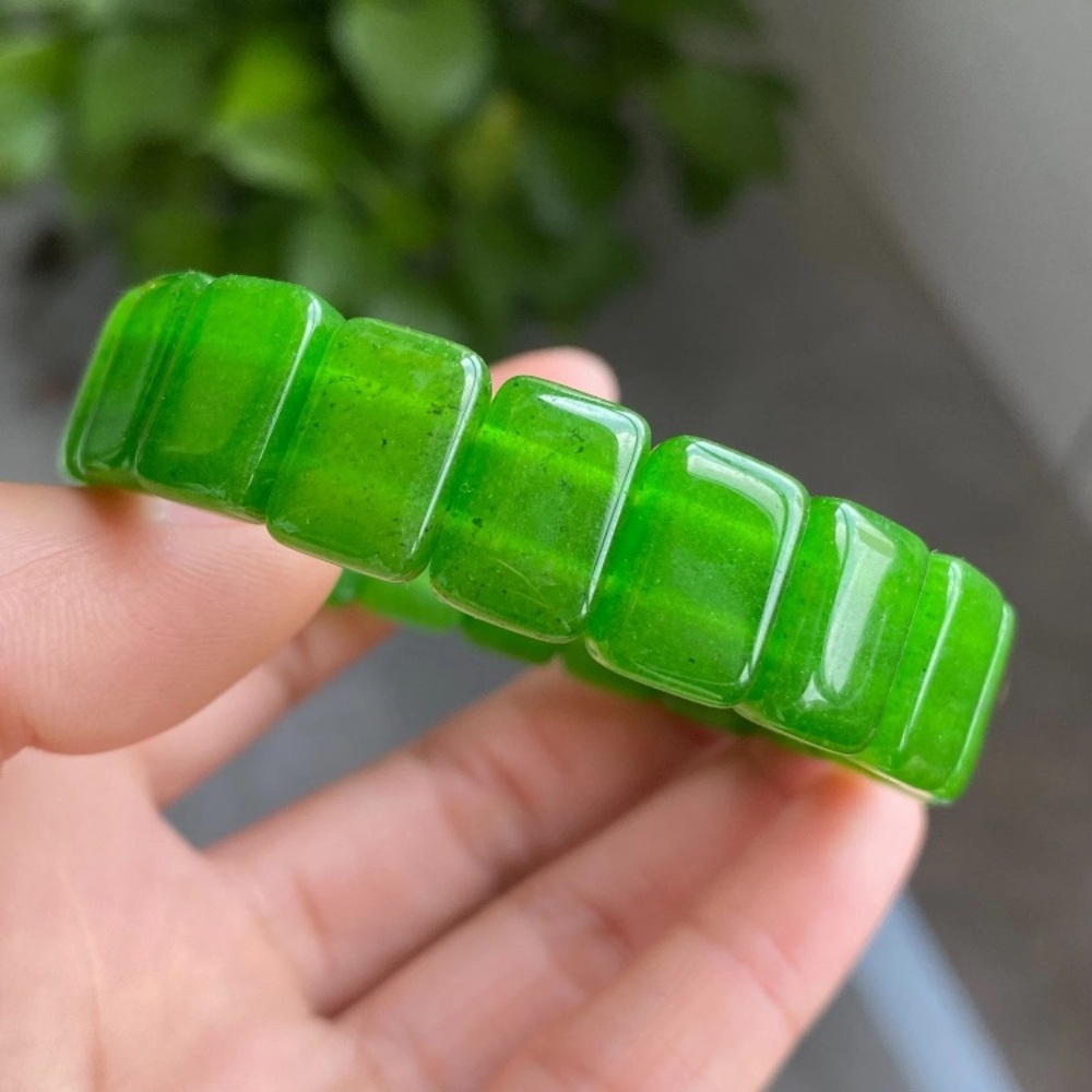 GENUINE 100% NATURAL Emerald Green Jadeite Jade Bangle Bracelet (GRADE A) - Picture 4 of 9